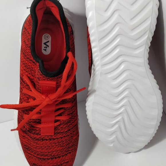 "Victory" Red Sneakers - Picture 3 of 4